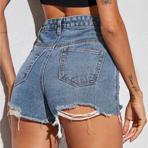 Jean shorts - never worn. Too big - Picture 2 of 2